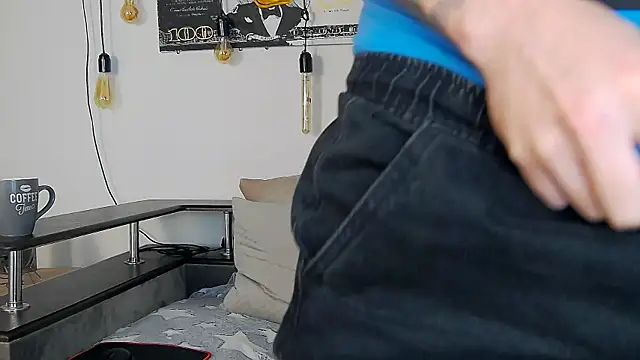 Snapshot of CarterCole chatting on 12.17.25 CarterCole online show from 12.17.25