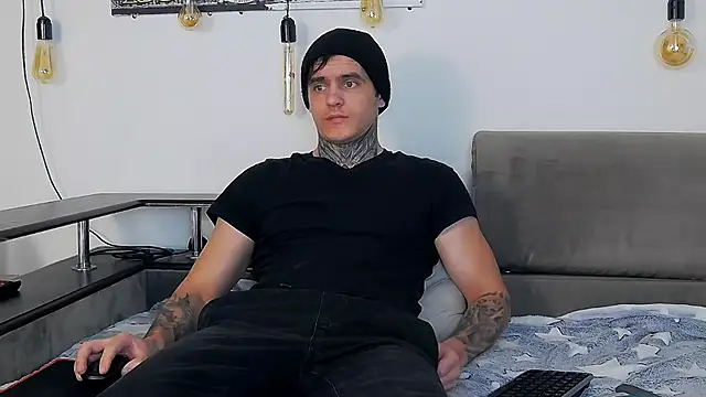 Snapshot of CarterCole chatting on 12.19.25 CarterCole online show from 12.19.25