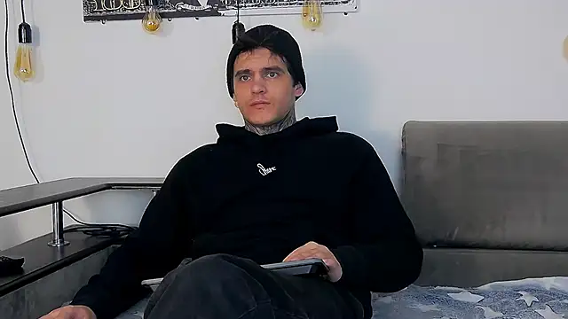 Snapshot of CarterCole chatting on 12.20.25 CarterCole online show from 12.20.25