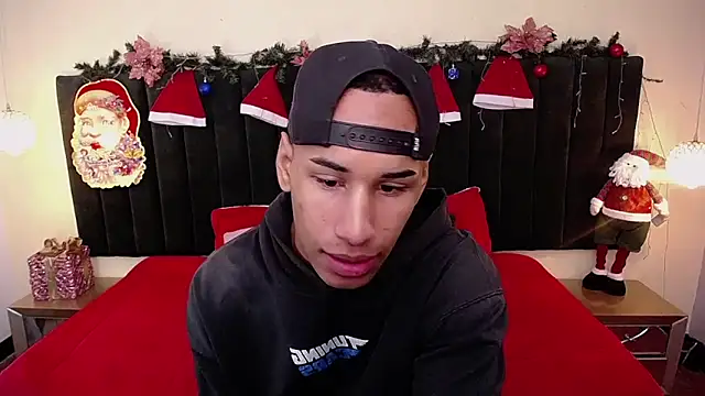 Snapshot of soft_attraction chatting on 12.03.25 soft attraction online show from 12.03.25