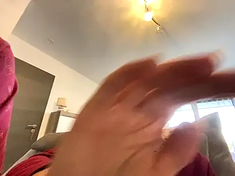 Snapshot of Marilou1983 chatting on 10.31.25 Marilou1983 online show from 10.31.25