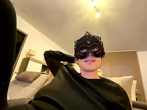 Marilou1983 online show from 01.19.26