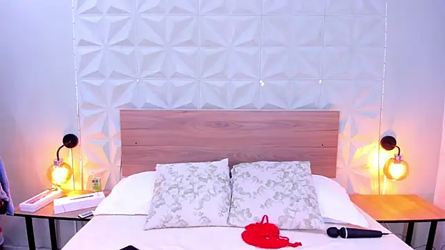 Stacey white  online show from 09.26.25