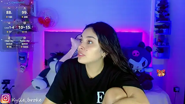 Snapshot of Kylie_brokee chatting on 12.21.24 Kylie brokee online show from 12.21.24