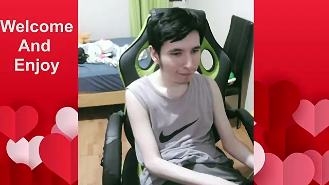 Snapshot of Twink_martinboy chatting on 04.21.26 Twink martinboy online show from 04.21.26