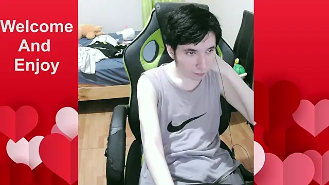 Snapshot of Twink_martinboy chatting on 04.25.26 Twink martinboy online show from 04.25.26
