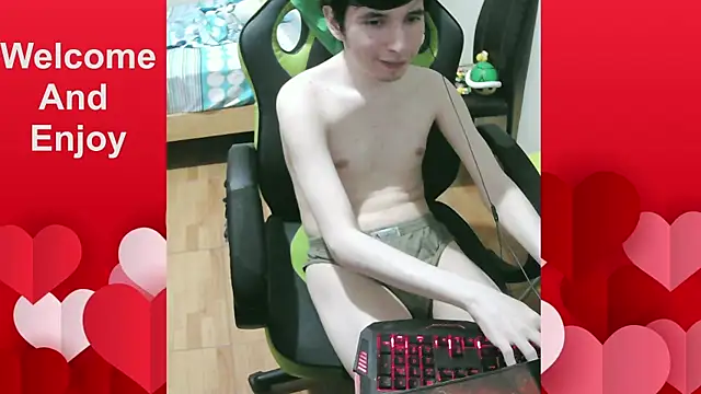 Snapshot of Twink_martinboy chatting on 06.14.26 Twink martinboy online show from 06.14.26