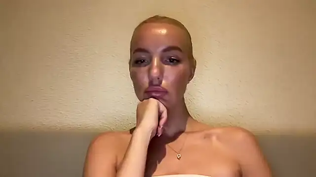 Snapshot of aestetick chatting on 11.27.25 aestetick online show from 11.27.25