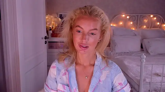 aestetick online show from 12.14.25