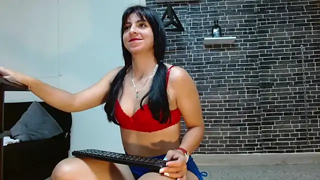 Snapshot of PaulinaRubio_ chatting on 12.27.24 PaulinaRubio online show from 12.27.24