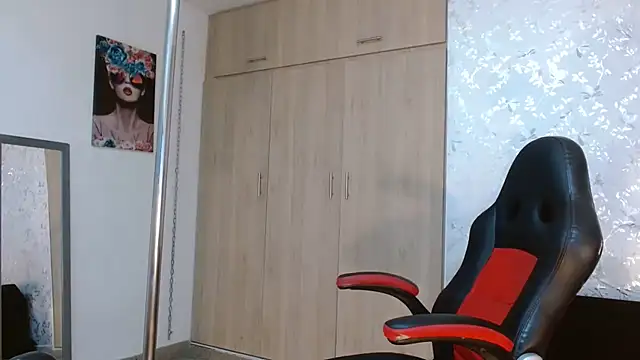 Snapshot of PaulinaRubio_ chatting on 03.06.25 PaulinaRubio online show from 03.06.25