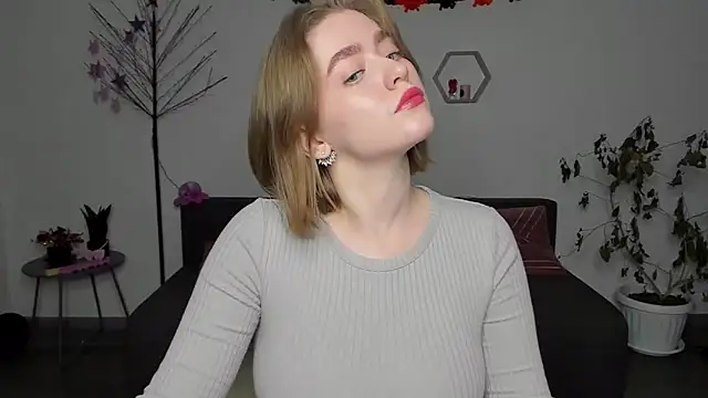 Snapshot of AidaPerry chatting on 12.11.24 AidaPerry online show from 12.11.24