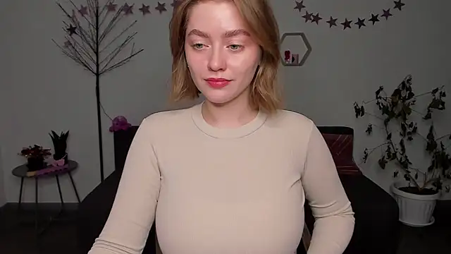 Snapshot of AidaPerry chatting on 12.22.24 AidaPerry online show from 12.22.24