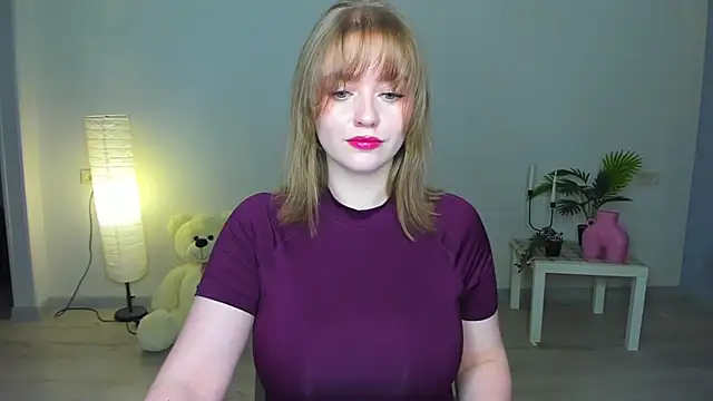 Snapshot of AidaPerry chatting on 09.10.25 AidaPerry online show from 09.10.25