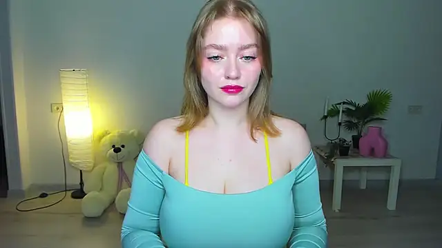 Snapshot of AidaPerry chatting on 09.13.25 AidaPerry online show from 09.13.25