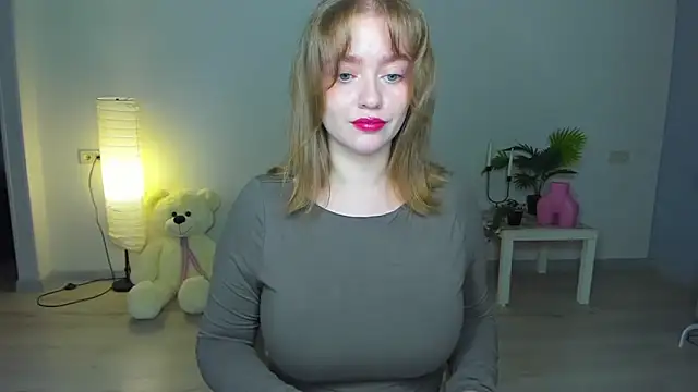 Snapshot of AidaPerry chatting on 10.10.25 AidaPerry online show from 10.10.25