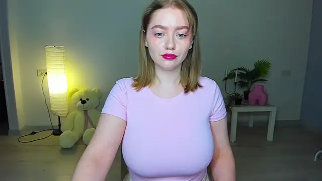 Snapshot of AidaPerry chatting on 10.11.25 AidaPerry online show from 10.11.25