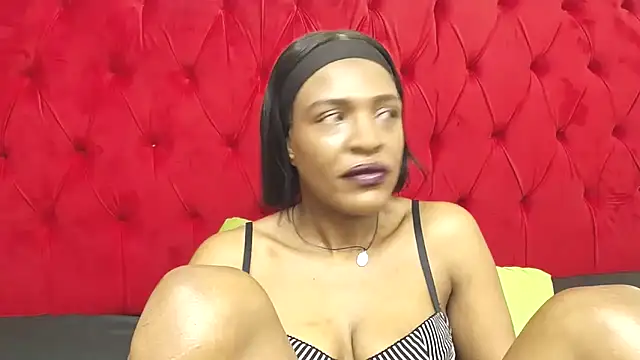 Snapshot of SpicyQueenxxxx chatting on 06.18.26 SpicyQueenxxxx online show from 06.18.26