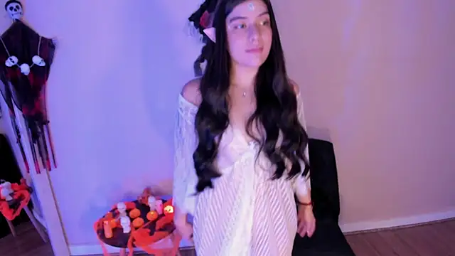 Snapshot of dakotaa__ chatting on 10.31.25 dakotaa online show from 10.31.25