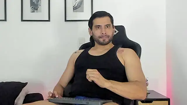 Snapshot of Dereck_vega chatting on 05.15.26 Dereck vega online show from 05.15.26