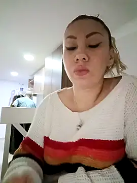 Snapshot of coral_smitth chatting on 10.08.25 coral smitth online show from 10.08.25