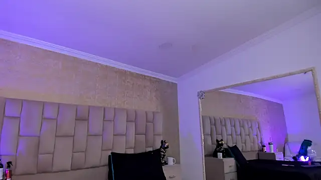 EmmaTorres  online show from 02.04.25