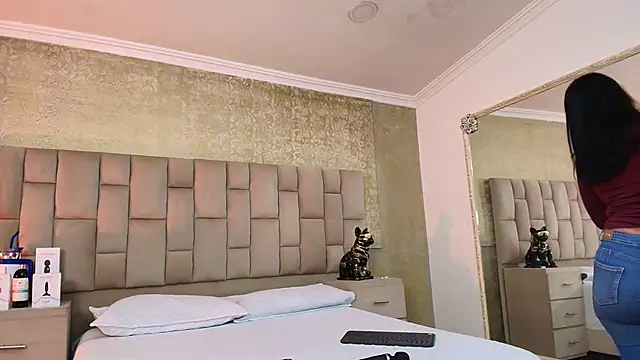 EmmaTorres  online show from 03.20.25