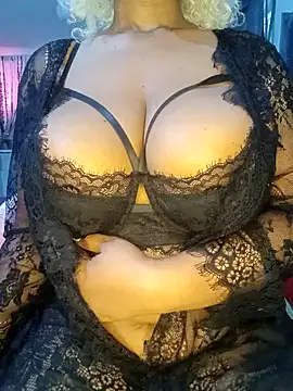 Snapshot of SexyCamila-22 chatting on 11.26.25 SexyCamila-22 online show from 11.26.25