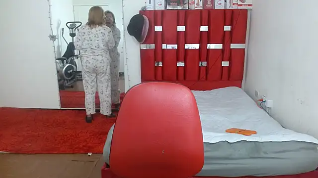 Snapshot of krystal_thomson chatting on 10.14.25 krystal thomson online show from 10.14.25