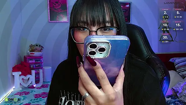 Miss scarllet  online show from 03.05.25