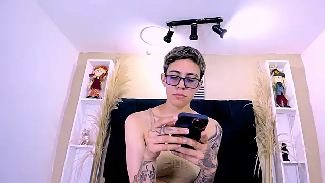 Cutie Shy  online show from 02.11.26