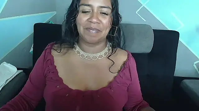 Snapshot of saggil23 chatting on 10.27.25 saggil23 online show from 10.27.25