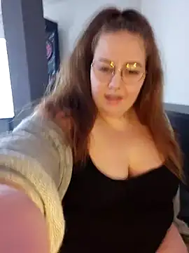 Snapshot of _Julie_x chatting on 02.19.25 Julie x online show from 02.19.25