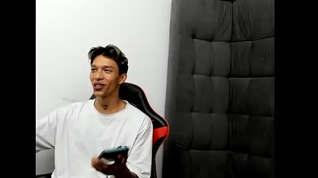 Snapshot of TommyGun_22 chatting on 02.11.26 TommyGun 22 online show from 02.11.26