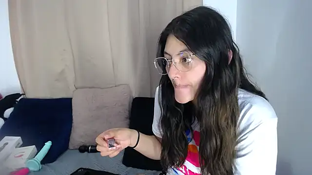 lessliee22  online show from 04.13.26