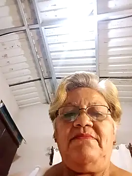 Snapshot of Madrastrahot69 chatting on 10.15.25 Madrastrahot69 online show from 10.15.25