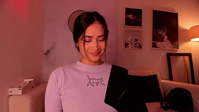 Snapshot of lara_madisson chatting on 02.17.26 lara madisson online show from 02.17.26