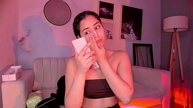 Snapshot of lara_madisson chatting on 02.18.26 lara madisson online show from 02.18.26