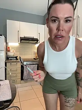 Lara Bergmann online show from 04.21.26