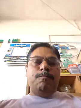 Snapshot of Srmotrs chatting on 04.17.26 Srmotrs online show from 04.17.26