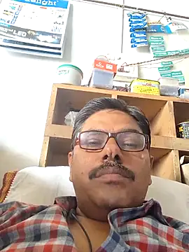 Snapshot of Srmotrs chatting on 04.27.26 Srmotrs online show from 04.27.26