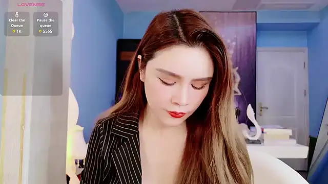 HU131452 online show from 09.19.25