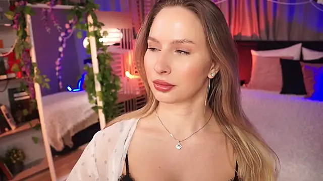 Snapshot of AnnLevine chatting on 02.16.25 AnnLevine online show from 02.16.25