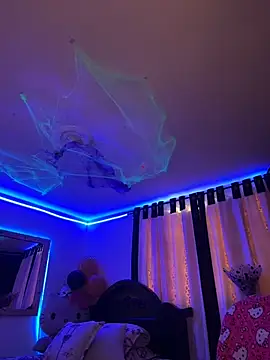 Snapshot of touchm_cockhard chatting on 10.19.25 touchm cockhard online show from 10.19.25