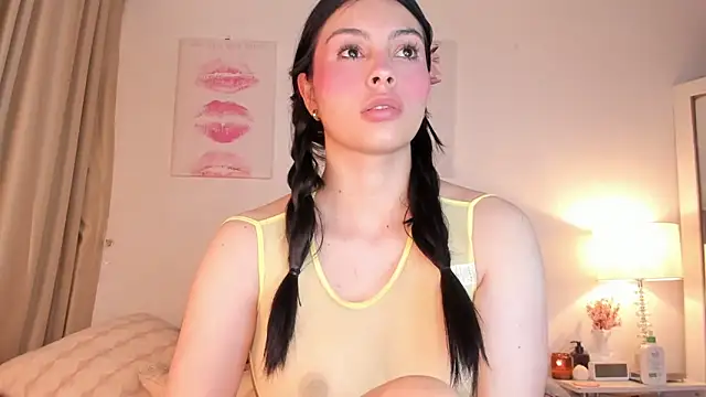 Snapshot of halseycox___ chatting on 05.28.26 halseycox online show from 05.28.26