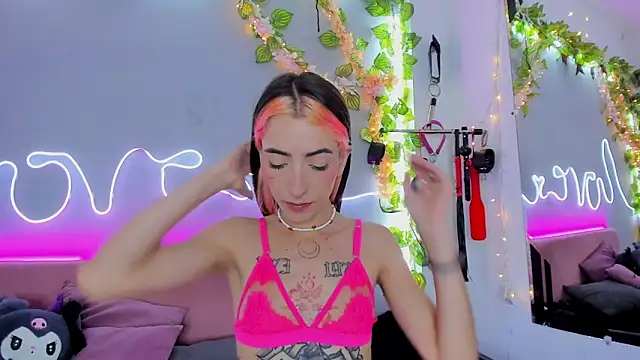 Snapshot of YouliteSllut2 chatting on 01.27.25 YouliteSllut2 online show from 01.27.25