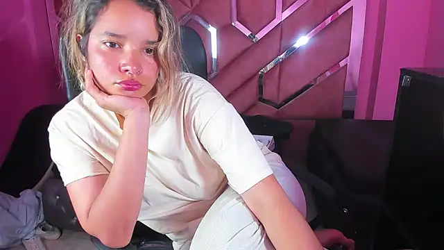 Snapshot of Olivia_Fox69 chatting on 02.10.25 Olivia Fox69 online show from 02.10.25