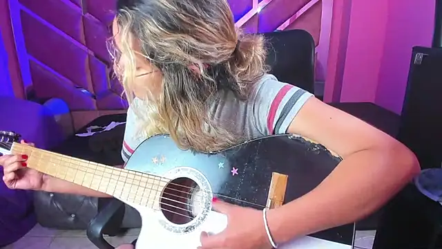 Snapshot of Olivia_Fox69 chatting on 02.19.25 Olivia Fox69 online show from 02.19.25