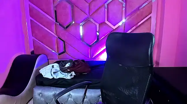 Snapshot of Olivia_Fox69 chatting on 03.08.25 Olivia Fox69 online show from 03.08.25