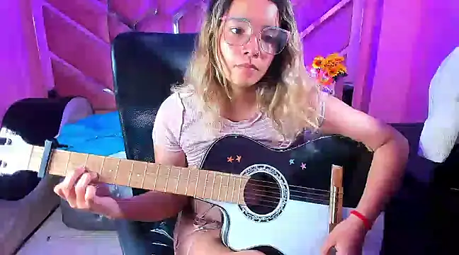 Snapshot of Olivia_Fox69 chatting on 03.08.25 Olivia Fox69 online show from 03.08.25